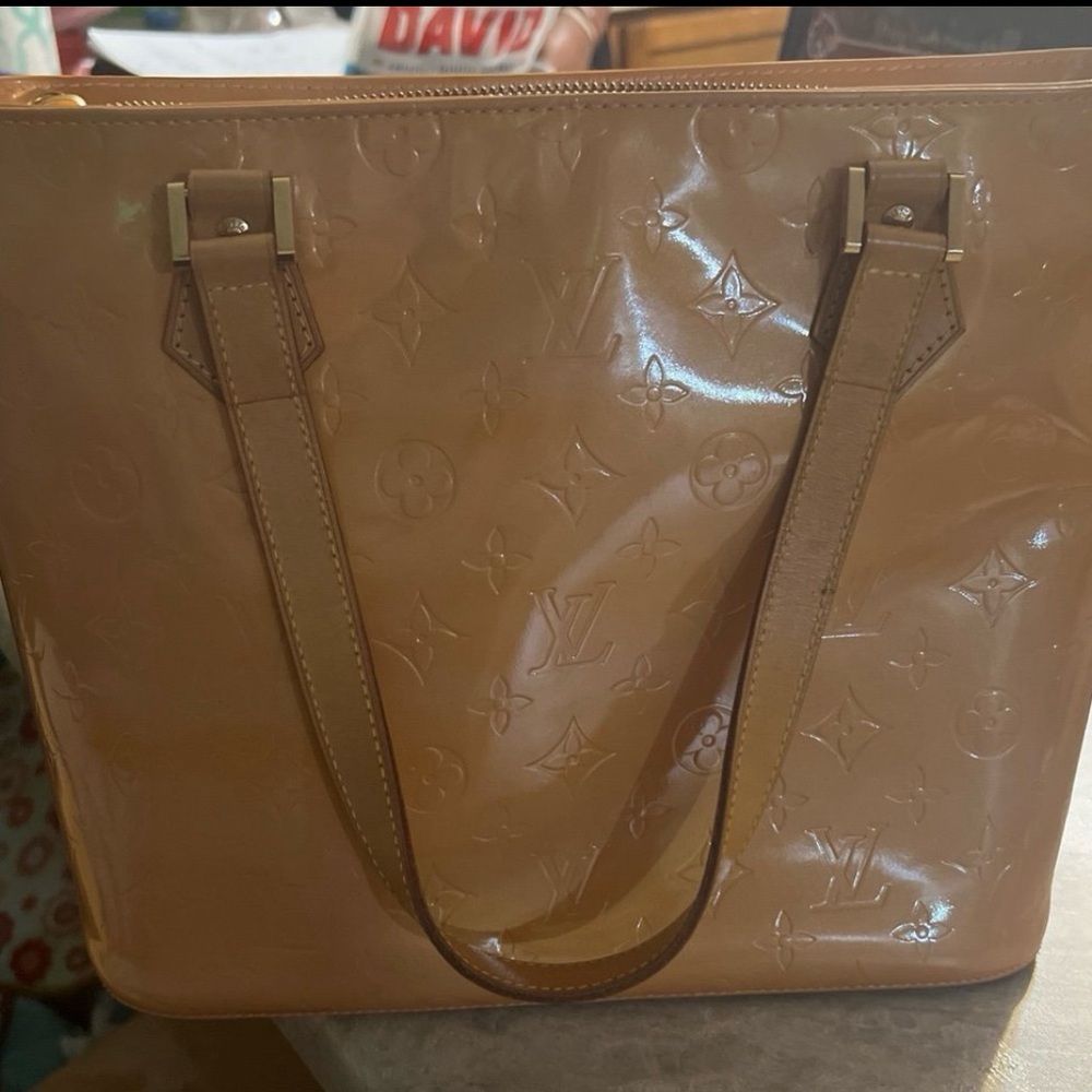 Loui Vuitton Houston Vernis Handbag